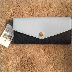 Michael Kors Greenwich Carryall wallet